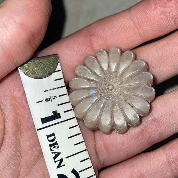 Moonstone flower carved gemstone Iridescent - Picture 6 of 9